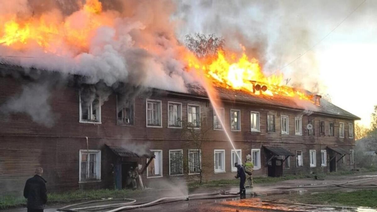 Ночью в Соколе сгорел многоквартирный жилой дом | ВОП.РУ